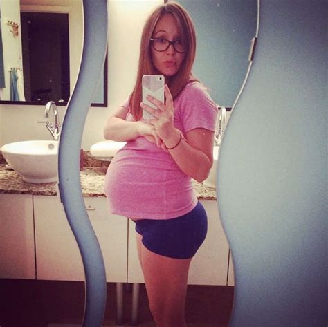 Its The Bachelorettes Ashley Hebert At 33 Weeks Pregnant The Selfie