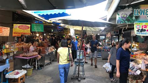 Discover The Localness Of Don Wai Floating Market Near Bangkok Takemetour