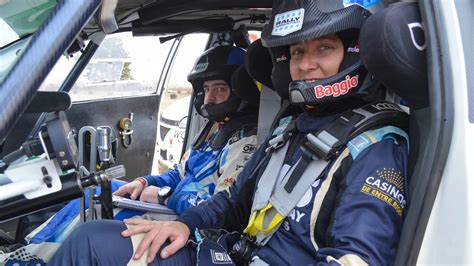 Es la primera mujer campeona del Rally Argentino y trabaja todos los días para salvar vidas