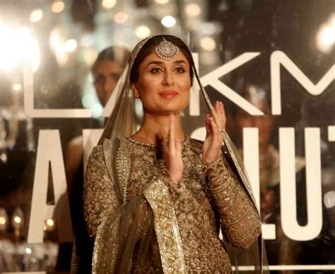 Kareena Kapoor Walks For Sabyasachi At Grand Finale Of Lakme Fashion Week 2016 Boldsky