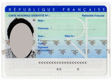 « comportant une zone de lecture automatique » et les mots : La carte nationale d'identité fait peau neuve