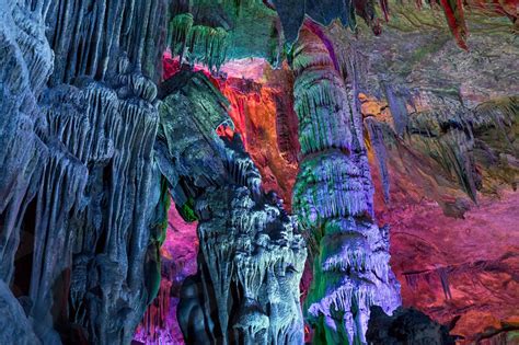 China Hangzhou Yaolin Cave Stalactite Rocks Color Lights
