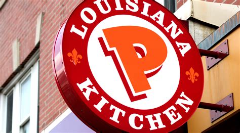 Popeyes Employees Fight With Co Worker For Allegedly Selling Chicken
