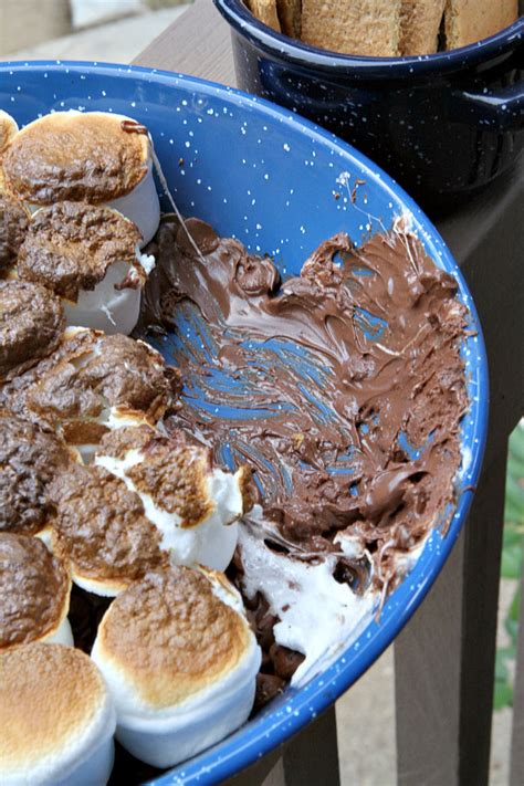 How to make oven baked s'mores dip in a cast iron pan using fluffy marshmallows and melted chocolate, dipped with crispy graham crackers. S'Mores Dip | RecipeBoy
