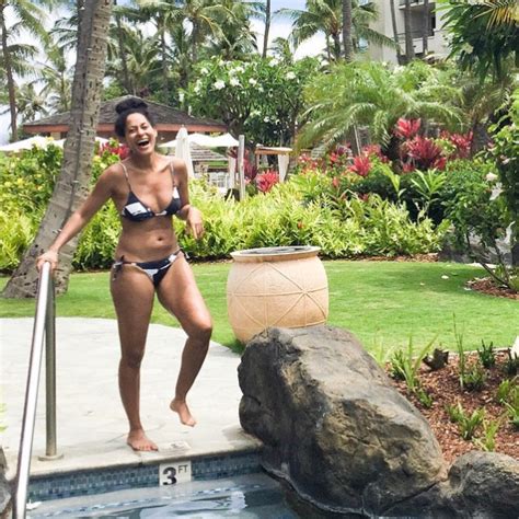 Tracee Ellis Ross Flaunts Hot Bikini Body On Vacation See The Black Ish Stars Awesome Figure