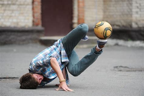 Soccer Freestyle Tricks Names and Cool Soccer Juggling Tricks