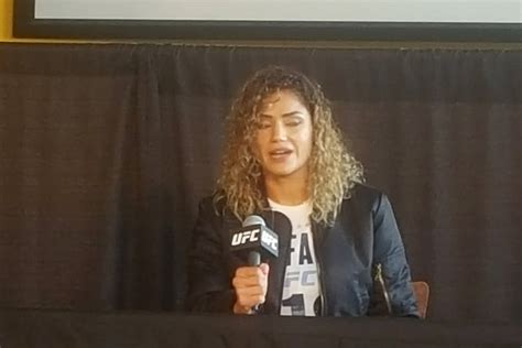 Pearl Gonzalez Cleared For Ufc Debut Despite Very Real Fiasco Over