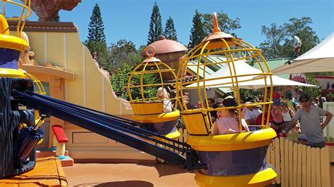 Movie World Silvester And Tweety Cage Ride Youtube