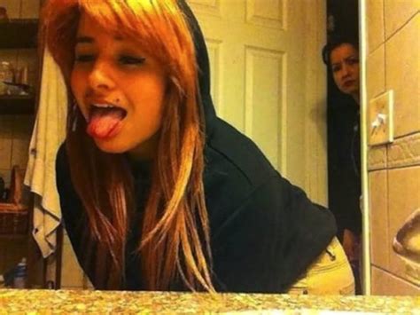 15 epic selfie fails by people who forgot to check their backgrounds genmice