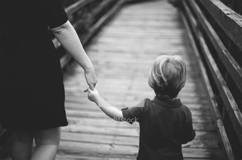 Mother Holding Childs Hand As They Walk Across — Photo