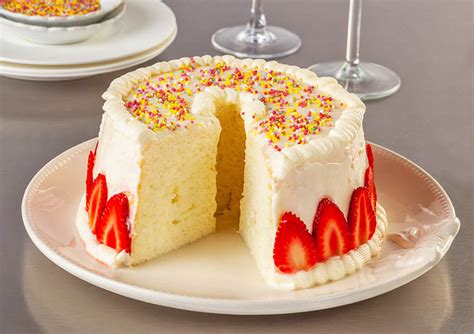 Essentially, angel food cake is a version of classic sponge cake but made with egg whites only, no egg yolks involved. Receta de Angel food cake (El pastel de los ángeles ...