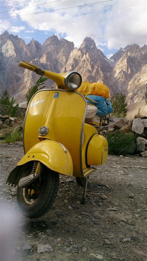2007 lx 150 rare yellow vespa in excellent condition with only 258 miles. vespa sxl 150 yellow