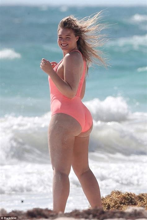 Iskra Lawrence Flaunts Hourglass Figure In Saucy Swimsuits Daily Mail