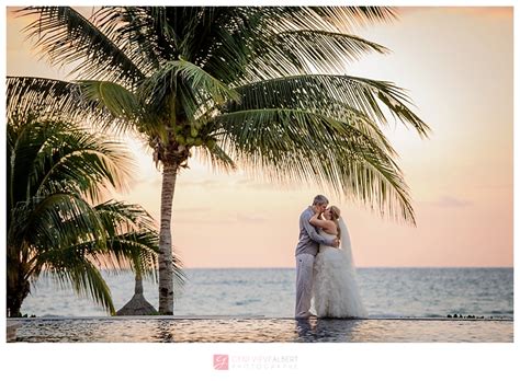 Pada musim liburan kali ini, maya dan krisna memboyong ketiga anaknya untuk menikmati liburan di club med resort, nusa dua, bali. Trash the Dress / Mariage - Riviera Maya, Secrets ...