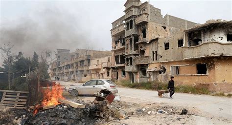 Libye: l'armée libère une base aérienne stratégique près ...