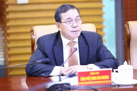 Việt kiều mỹ về chơi, về ở việt nam nói đủ thứ chuyện về cuộc sống việt nam. Gặp gỡ hữu nghị Việt Nam-Lào tại Binh đoàn 11: Ôn kỉ niệm ...