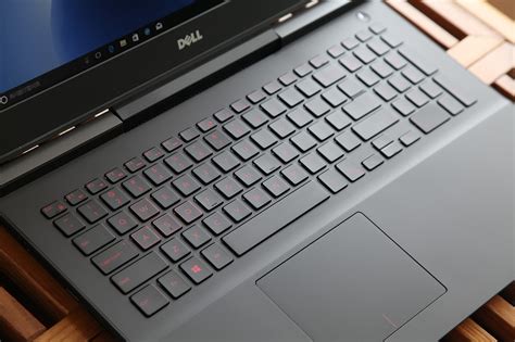 Procesor pracuje na frekvenci 2.8 ghz, nebo až 3.8 ghz v režimu turbo boost, a je doplněn o 8 gb ddr4 operační paměti. Dell Inspiron 15 7567 Review - Laptopmain.com