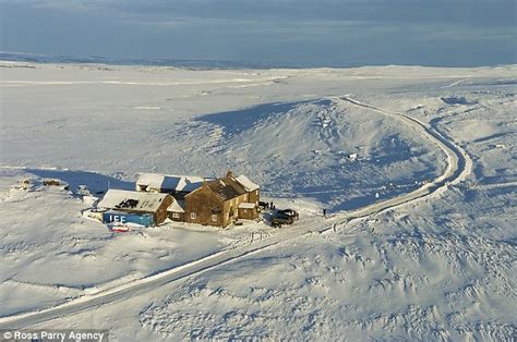 Pub Guests Snowed In For New Year Thanks To The Heavy Snow Daily Mail