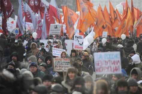 Protesters Throng Frozen Moscow In Anti Putin March The New York Times