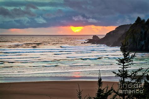 Sunset Over The Pacific Ocean On The Oregon Coast Photograph By Bruce