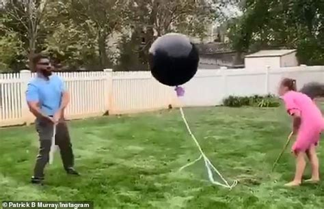 Moment Couple S Gender Reveal Is Abruptly Ruined By Their Four Year Old Daughter Daily Mail Online