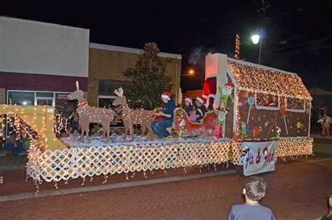 The 5th Annual Lions Club Lighted Christmas Parade In Sulphur Springs 88 9 Ketr