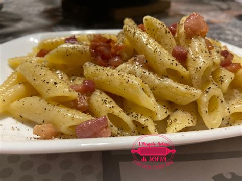 Precedono solitamente l'ardua scelta tra carbonara, gricia e amatriciana. PASTA alla GRICIA, ricetta Bimby e non - Le ricette di Sofia
