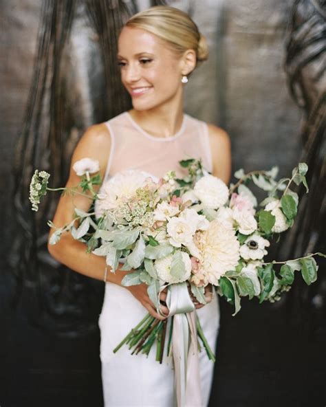 25 Anemone Wedding Bouquets For Every Type Of Bride