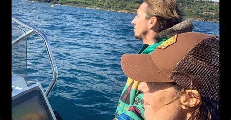 Sur instagram elle dévoile le visage de son compagnon. Alessandra Sublet et son compagnon Jordan lors du virée en bateau le 3 octobre 2020. - Purepeople