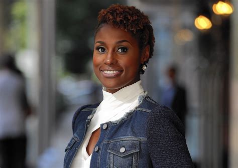 Issa Rae Goes From Awkward To Insecure Chicago Tribune