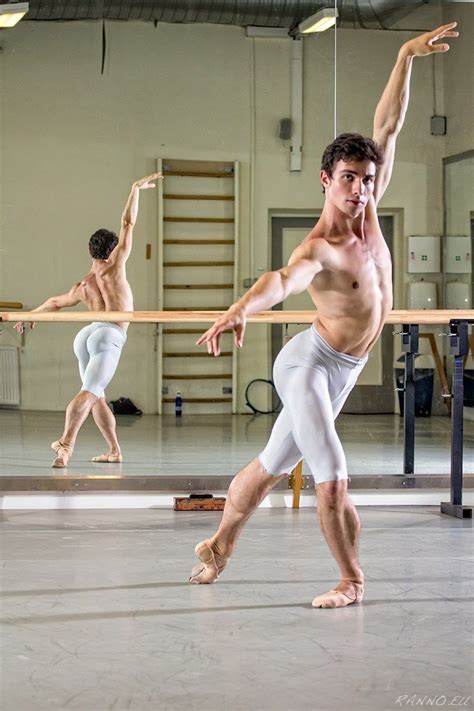 Le Roi Danse Alexandre Konarev Ballet National Estonien Male