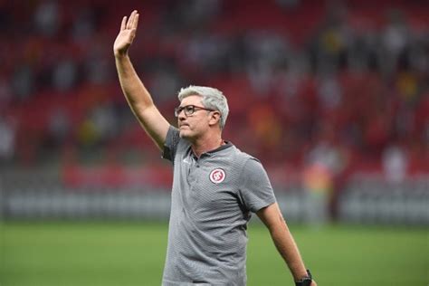 O técnico odair hellmann não deve ousar e irá optar por uma estratégia já bem conhecida, mas nem sempre aprovada. Odair Hellmann não é mais técnico do Internacional - Rádio ...