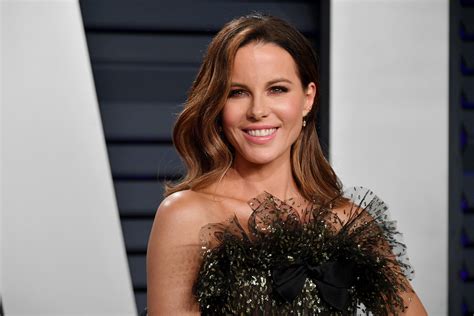 Kate Beckinsale Spreads Legs In Tube Top The Caption Is Very NSFW The Blast