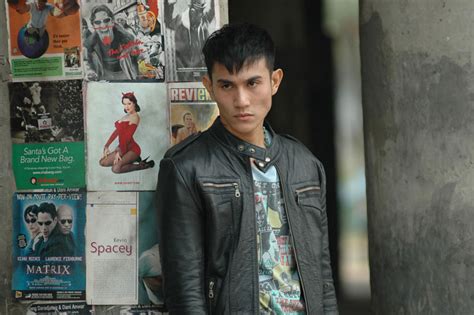 Film india kerap mempromosikan produk asli di negaranya sendiri. Selain Warkop DKI Reborn, Peran Vino G. Bastian di Film ...