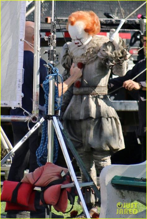 Bill Skarsgard Films As Pennywise On It 2 Set Get A First Look
