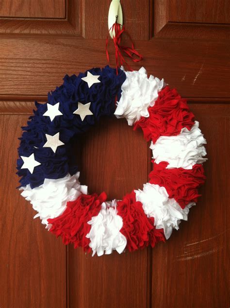 American Flag Felt Wreath This Looks Easy Enough To Do By Just Making