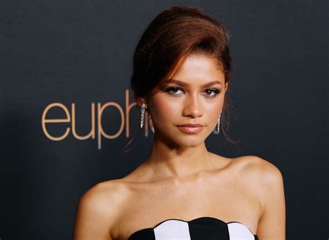 Zendaya S Latest Sexy Strapless Look Is Actually An Iconic Dress From The 90s Glamour