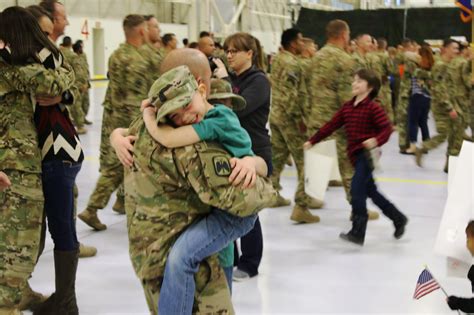 Video Military Mom Returns From Deployment And Surprises Son American Military News