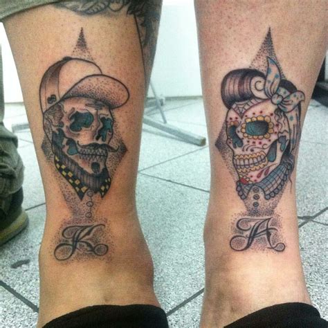 Les tatouages de couples peuvent être une merveilleuse option. Couples Tattoos | Best couple tattoos, Skull couple tattoo ...