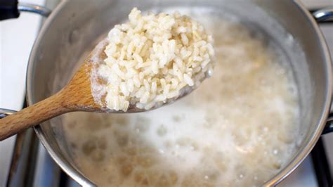 Cómo cocinar arroz para ser un experto en la materia. Cocinar el arroz con el método tradicional podría dañar tu ...