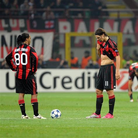 Milan ile barcelona'nın anlaşmasında ronaldinho'nun milan'dan alacağından yüzde 15 fedakarlık etmesinin etkili olduğu bildirildi. Ronaldinho e Ibrahimovic | Ac milan, Soccer couples, Milan