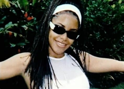Aaliyah With Braids While Vacationing In Fiji Aaliyah Aaliyah Style Aaliyah Haughton