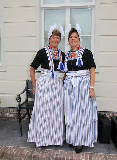 Volendam Vrouwen In Volendamse Dracht NoordHolland Volendam