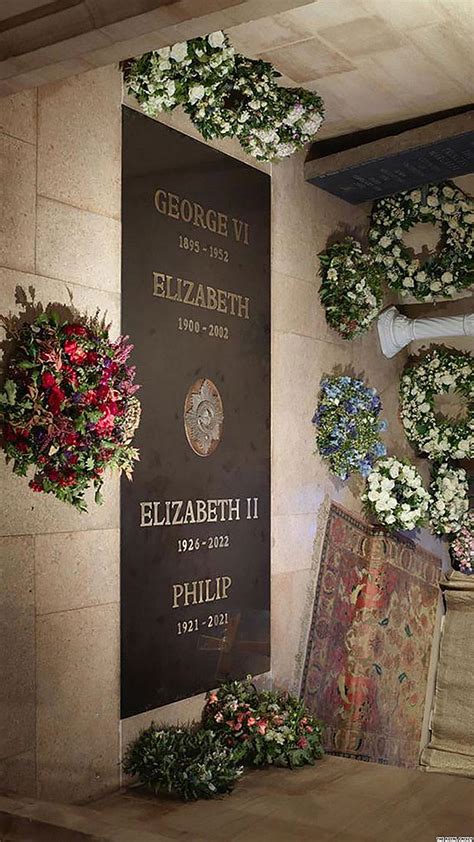 The Queens Final Resting Place Revealed In New Photo Hollywood Life