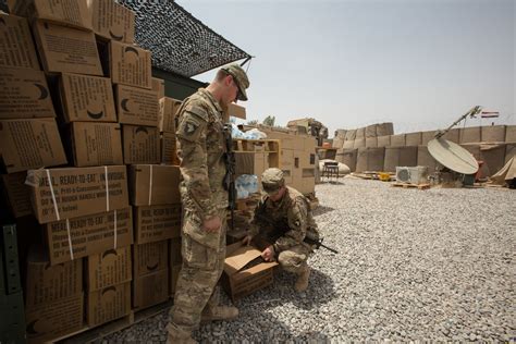 Rare Photos Show Life Inside A Us Military Base In Iraq