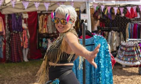Glastonbury Festival 2019 Revellers Flaunt Sexy Glitter Boob Trend Daily Star