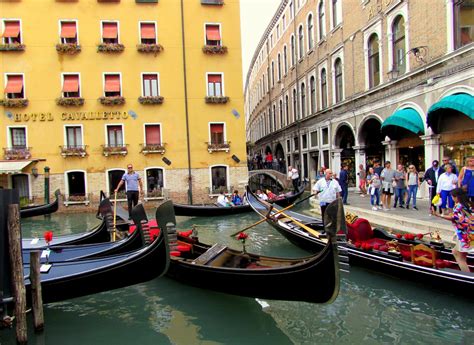 Usual Venice Gondolas A Gondola Stop Near San Marcos Sq Flickr