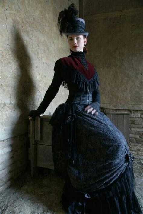 Steampunk Fashion Guide Gothic Victorian Woman In Black