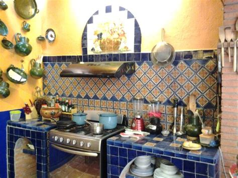 Set vajilla de 12 personas de talavera poblana mod. Socorro's beautiful kitchen - Picture of La Cocina ...