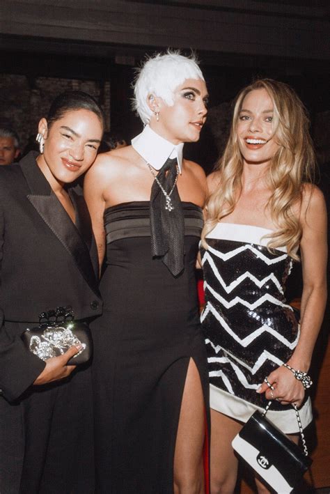 ᴹᴬᴿᴳᴼᵀᴸᴬᴺᴰ on Twitter Margot Robbie and Cara Delevingne on the MetGala after party